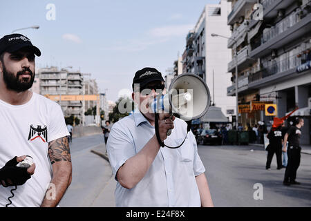 Thessaloniki, Griechenland. 16. Juni 2014. Golden Dawn rechtsextreme Partei Anhänger während einer regierungsfeindliche Demonstration in Thessaloniki, 16. Juni, Griechenland 2014 Credit: Giannis Papanikos/Alamy Live News Stockfoto