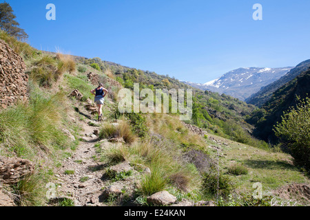 Landschaft des Flusses Rio Poqueira Schlucht Tal, hohe Alpujarras, Sierra Nevada, Provinz Granada, Spanien Stockfoto