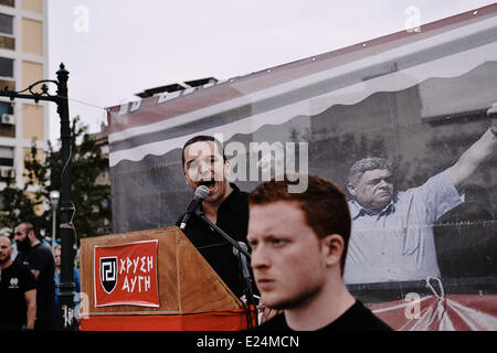 Thessaloniki, Griechenland. 15. Juni 2014. Anhänger der rechtsextremen Partei eine regierungsfeindliche Demonstration im Zentrum von Thessaloniki statt Golden Dawn. Gleichzeitig Mitglieder der anti-faschistischen Gruppen versucht, den Golden Dawn Demonstrationszug zu stoppen aber durch die Polizei verhindert. Bildnachweis: Giannis Papanikos/NurPhoto/ZUMAPRESS.com/Alamy Live-Nachrichten Stockfoto