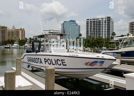 Ein Sarasota Polizei starten angedockt an Sarasota Bay Front Park, Sarasota, Florida, Vereinigte Staaten von Amerika. Stockfoto