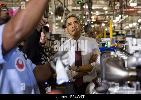 Präsident Barack Obama tourt die Daimler Detroit Diesel Facility in Redford, Michigan, 10. Dezember 2012 wo: Redford, Michigan, USA als: 10. Dezember 2012 Stockfoto