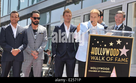 Die Backstreet Boys sind mit auf der Hollywood Walk of Fame mit einem Stern geehrt: AJ McLean, Brian Littrell, Howie Dorough, Nick Carter, The Backstreet Boys wo: Los Angeles, California, Vereinigte Staaten von Amerika bei: 22. April 2013 Stockfoto