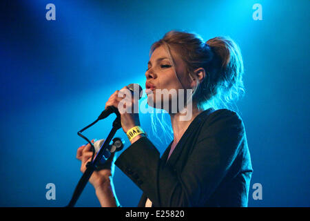 Sänger der französischen Bossa Nova / lounge Band Nouvelle Vague, Nadeah hielt ein Konzert Zagreb mit Kultur Fabrik: Nadeah wo: Zagreb, Kroatien bei: 26. April 2013 Stockfoto