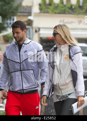 Wimbledon, London, UK. 16. Juni 2014.  Maria Sharapova und Freund Grigor Dimitrov in Wimledon Credit gesehen: Amer Ghazzal/Alamy Live-Nachrichten Stockfoto