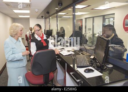 Camilla, Herzogin von Cornwall trifft Mitarbeiter und Mitglieder bei einem Besuch in Peckham Zweig der London gegenseitige Union. Die Stockfoto