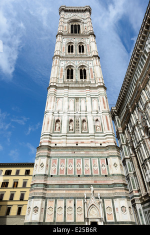 Giottos Campanile neben dem Dom in Florenz. Stockfoto