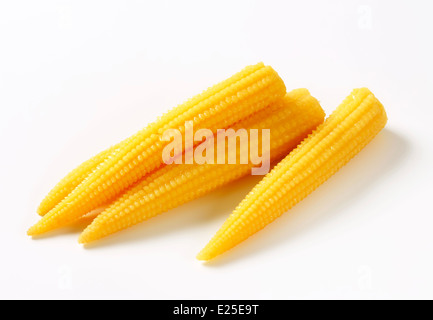 Eingelegten Baby-Maiskolben - Studio gedreht Stockfoto