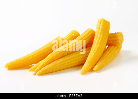 Eingelegten Baby-Maiskolben - Studio gedreht Stockfoto