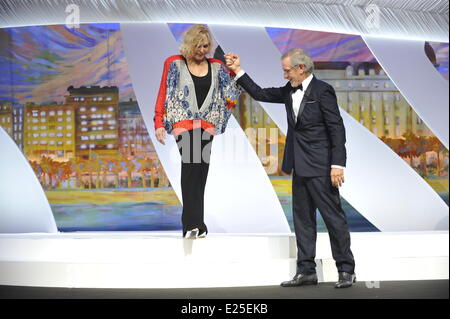 Kim Novak und Steven Spielberg bei der Abschlussfeier der 66. Filmfestspiele von Cannes in Cannes.  Mitwirkende: Kim Novak, Steven Spielberg wo: Cannes, Frankreich bei: 26. Mai 2013 Stockfoto