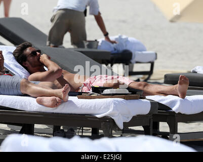 Scott Disick genießen das warme Wetter in Miami Beach mit Freunden Featuring: Scott Disick Where: Miami Beach, Florida, USA bei: 30. Juni 2013 Stockfoto