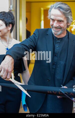 Juliette Binoche, Jeremy Irons und Hilary Swank besuchen die offizielle Eröffnung Bulgari Boutique mit Saint-Tropez: Jeremy Irons wo: Saint-Tropez, Frankreich bei: 16. Juli 2013 Stockfoto