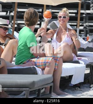 Stars von "The Real Housewives of Miami" Alexia Echevarria und Marysol Patton genießen Sie einen Tag mit Familie mit Miami Beach: Alexia Echevarria wo: Miami Beach, Florida, USA bei: 28. Juli 2013 Stockfoto