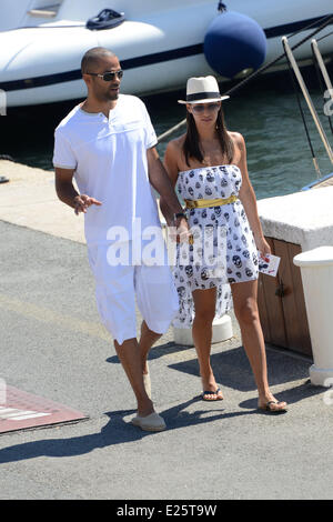 Tony Parker und seine Freundin, Axelle Francine verbringen Sie einen Urlaub in Saint Tropez Featuring: Tony Parker, Axelle Francine Where: Saint-Tropez, Frankreich bei: 20. August 2013 Stockfoto