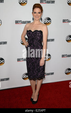 Die "Greys Anatomy" 200. Folge Party statt im The Colony - Ankünfte mit: Sarah Drew Where: Hollywood, Kalifornien, USA bei: 28. September 2013 Stockfoto