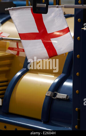 Bournemouth, Dorset, UK. 16. Juni 2014.  Fußball-WM 2014: Bournemouth Belle Landtrain zeigt Flagge für England Credit: Carolyn Jenkins/Alamy Live News Stockfoto