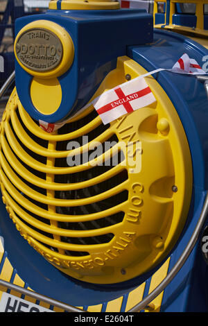 Bournemouth, Dorset, UK. 16. Juni 2014.  Fußball-WM 2014: Bournemouth Belle Landtrain zeigt Flagge für England Credit: Carolyn Jenkins/Alamy Live News Stockfoto