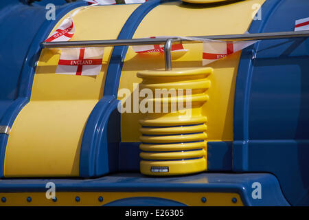 Bournemouth, Dorset, UK. 16. Juni 2014.  Fußball-WM 2014: Bournemouth Belle Landtrain zeigt Flagge für England Credit: Carolyn Jenkins/Alamy Live News Stockfoto