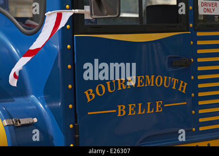 Bournemouth, Dorset, UK. 16. Juni 2014.  Fußball-WM 2014: Bournemouth Belle Landtrain zeigt Flagge für England Credit: Carolyn Jenkins/Alamy Live News Stockfoto