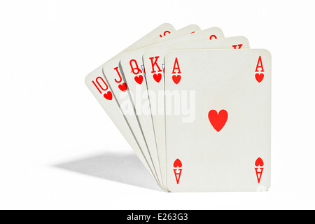 Hand von Spielkarten im Poker zeigt ein Royal Flush oder Straight Flush in der Farbe Herz Ass bis zehn zu gewinnen Stockfoto