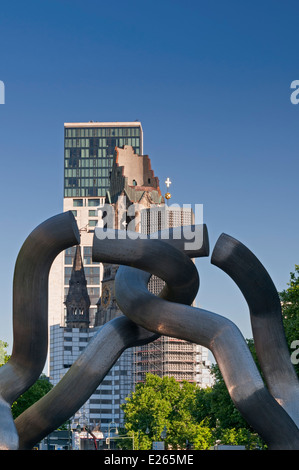 Kaiser-Wilhelm-Church und Berliner Skulptur in der Nähe Kurfürstendamm Berlin Deutschland Stockfoto