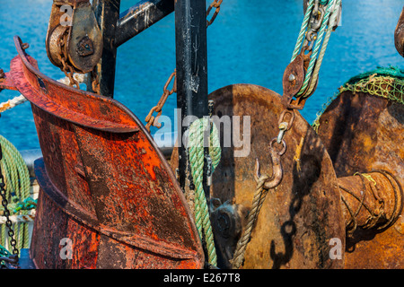 Fischernetze und verrosteten Haken von einem Fischerboot Stockfoto