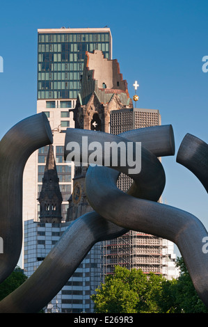 Kaiser-Wilhelm-Church und Berliner Skulptur in der Nähe Kurfürstendamm Berlin Deutschland Stockfoto