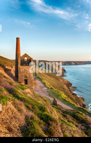 Die Ruinen der Wheal Coates einen alten Maschinenhaus für eine Tin mine an der Küste von Cornwall in St. Agnes Stockfoto