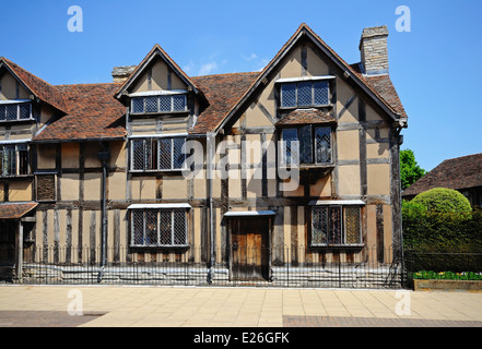Vorderansicht von Shakespeares Geburtshaus entlang Henley Street, London, England, Großbritannien, Westeuropa. Stockfoto
