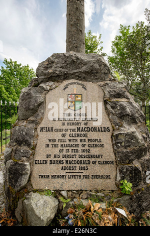 Inschrift auf dem Glen Coe Massaker Denkmal an den MacDonalds-Clan im Jahre 1692 massakriert. Glencoe Highland Schottland UK Großbritannien Stockfoto
