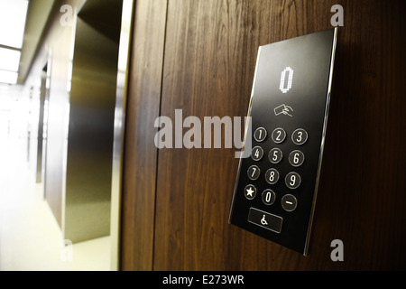 Schuss der Tasten eines Aufzugs hautnah. Stockfoto