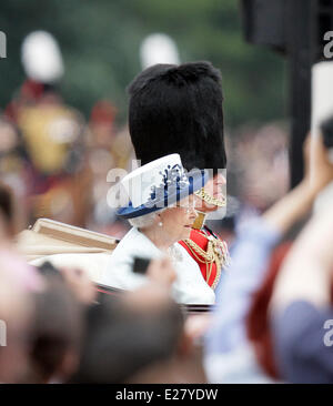 Trooping die Farbe. . London, UK. . 14.06.2014 HM Königin Elizabeth II. und Prinz Philip, Duke of Edinburgh an Trooping die Farbe 2014, Rückkehr zum Buckingham Palace. Bild: Paul Marriott Photography Stockfoto