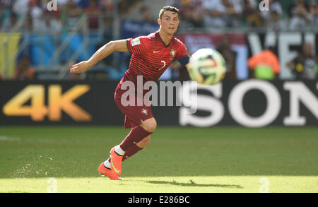 Salvador da Bahia, Brasilien. 16. Juni 2014. Portugals Cristiano Ronaldo in Aktion während der FIFA WM 2014-Gruppe G, die erste Runde match zwischen Deutschland und Portugal im Arena Fonte Nova Stadion in Salvador da Bahia, Brasilien, 16. Juni 2014. : Bildnachweis Marcus Brandt/Dpa: Dpa picture-Alliance/Alamy Live News Stockfoto