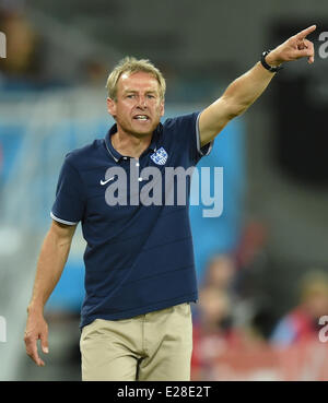 Natal, Brasilien. 16. Juni 2014. US-Fußball-Nationalmannschaft deutsche Trainer Juergen Klinsmann Gesten während der FIFA WM 2014 Gruppe G vorläufige Vorrundenspiel zwischen Ghana und den USA an der Estadio Arena Das Dunas Stadion in Natal, Brasilien, 16. Juni 2014. Bildnachweis: Dpa picture Alliance/Alamy Live News Stockfoto