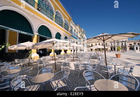 Café im Freien und Brauerei im alten Havanna Plaza vieja Stockfoto
