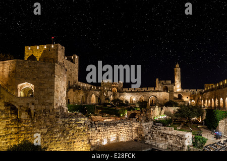 Zitadelle und der Turm Davids in Jerusalem bei Nacht Stockfoto