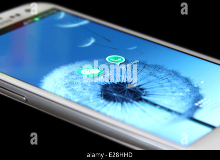 Foto von WhatsApp und WeChat Apps auf einem Bildschirm. Sie sind berühmte instant Messaging-Anwendung für smartphones Stockfoto