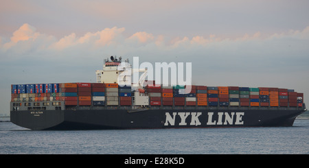 "NYK Altair" kommt in Rotterdam Stockfoto