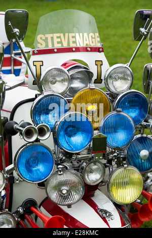 Benutzerdefinierte Mods-Vespa-Roller mit Spiegel, Licht und logos Stockfoto