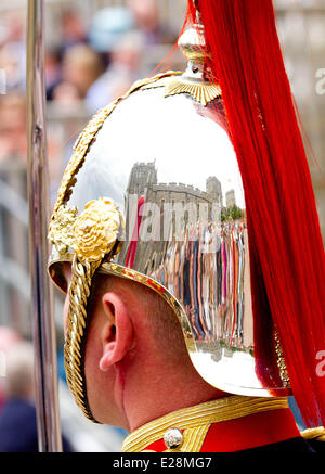 Windsor, UK. 16. Juni 2014. Wachablösung am Schloss Windsor während der Bestellung des Dienstes Strumpfband in Windsor, Großbritannien, 16. Juni 2014. Bildnachweis: Dpa/Alamy Live-Nachrichten Stockfoto