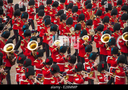 Die Massed Bands der Wachen, Oberst der Beitrag bei der Generalprobe für Trooping die Farbe, Horse Guards Parade, London Stockfoto