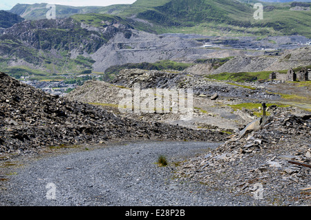 Schiefer Tipps über Blaenau Ffestiniog, Gwynedd, Stockfoto