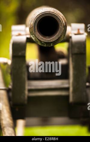 Der Lauf einer Kanone von den englischen Bürgerkrieg Gesellschaft verwendet, während in Malmesbury, Wiltshire - England Stockfoto