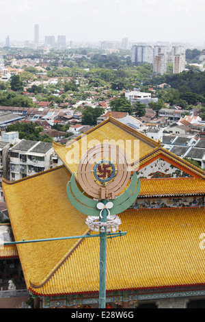 Hakenkreuz, Altartisch, Kek Lo Si Tempel, buddhistische Tempel, Air Itam Penang, Malaysia. Stockfoto