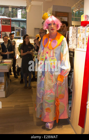 Engländers Grayson Perry eröffnet die Kunstabteilung der neuen Foyles Flaggschiff Buchhandlung in Charing Cross Road, London, UK Stockfoto