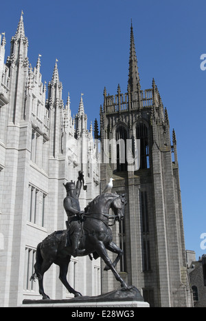 Robert the Bruce Statue außerhalb Marischal College in Aberdeen Schottland juni 2014 Stockfoto