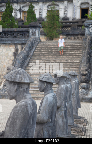 Statuen am Grab von Khai Dinh (UNESCO-Weltkulturerbe), Hue, Thua Thien Hue, Vietnam Stockfoto