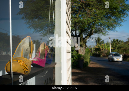 Rarotonga-Insel. Cook Island. Polynesien. Schuh-Shop rund um die Punanga-Nui-Märkte.  Cook Island Markttag ist jeden Samstag Stockfoto