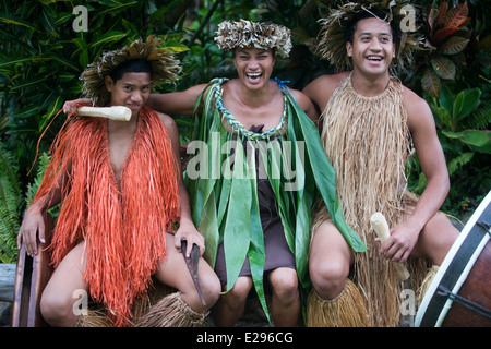 Rarotonga-Insel. Cook Island. Polynesien. Süd-Pazifik. Highland Paradies Kulturdorf. Einige der Akteure der Highlan Stockfoto