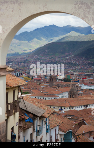 Ein ziemlich Straßenszene in Cusco, Peru, dem alten Sitz des Inka-Reiches hoch in den Anden. Stockfoto