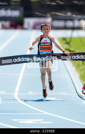 Johan Gorevic (USA) lief ein Sechstklässler aus Roggen, NY die schnellste Meile von einem 10 Jahre alt während des Adidas Grand Prix Stockfoto